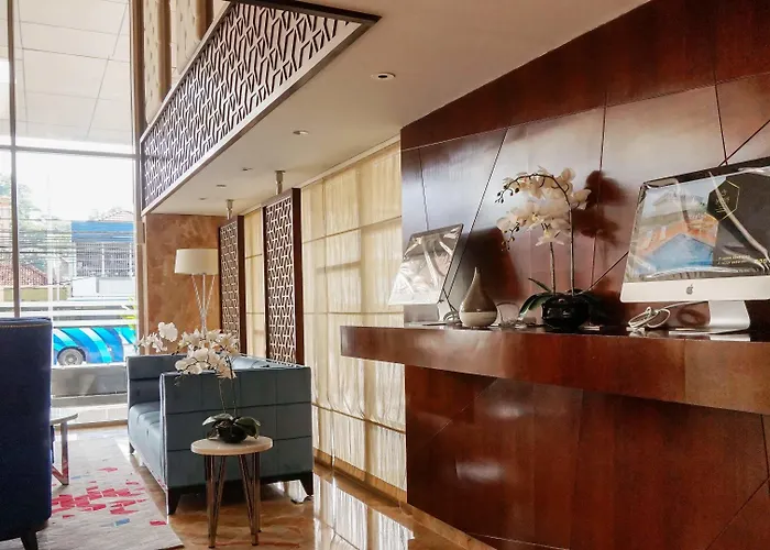 Louis Kienne PandanaranHotel Semarang